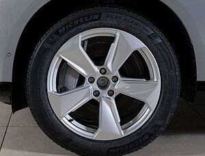 Volvo  Ultra Twin Motor AWD  7-Sitzer Panoramadach CARE