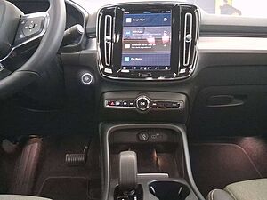 Volvo  B4 2WD Core Navi ACC Met. 2-Zonen-Klimaautomatik
