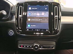 Volvo  B4 2WD Core Navi ACC Met. 2-Zonen-Klimaautomatik