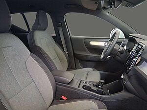 Volvo  B4 2WD Core Navi ACC Met. 2-Zonen-Klimaautomatik