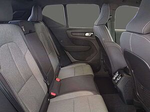 Volvo  B4 2WD Core Navi ACC Met. 2-Zonen-Klimaautomatik