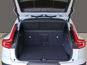 Volvo  B4 2WD Core Navi ACC Met. 2-Zonen-Klimaautomatik