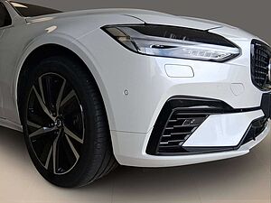 Volvo  T6 Plus Dark Recharge Plug-In Hybrid AWD
