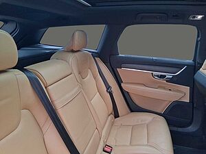 Volvo  D4 Pro AWD Navi Leder Met. 2-Zonen-Klimaautoma.