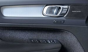 Volvo  B4 Plus Dark 2WD Navi ACC 2-Zonen-Klimaautomatik