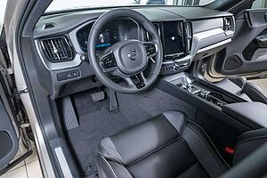 Volvo  Recharge T6 AWD Plus Dark Navi ACC Kamera Met.