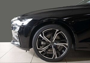 Volvo  B4 Benzin Plus Dark Black-Line ACC Panoramadach