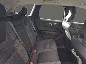 Volvo  B4 Core Navi ACC Kamera 2-Zonen-Klimaautomatik