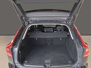 Volvo  B4 Core Navi ACC Kamera 2-Zonen-Klimaautomatik