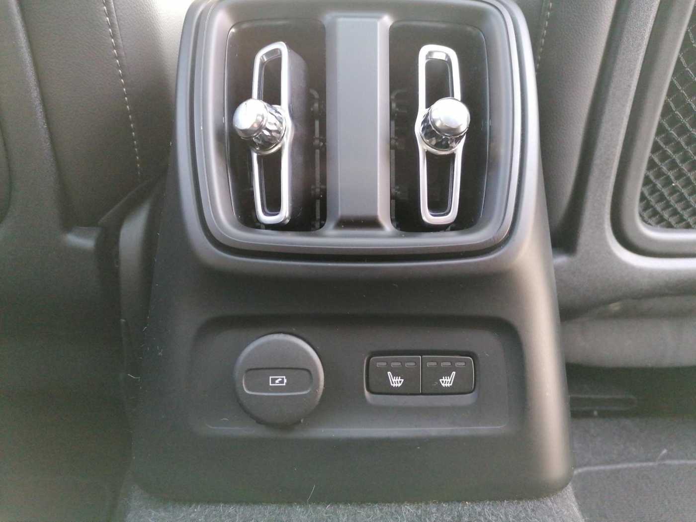Volvo  XC40