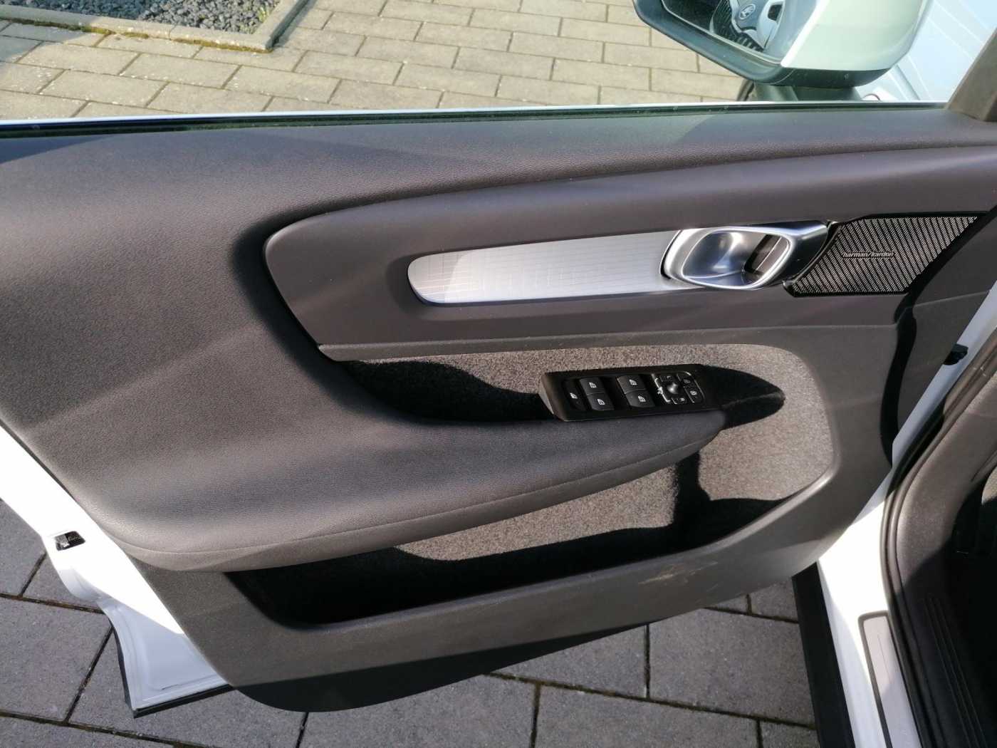 Volvo  XC40