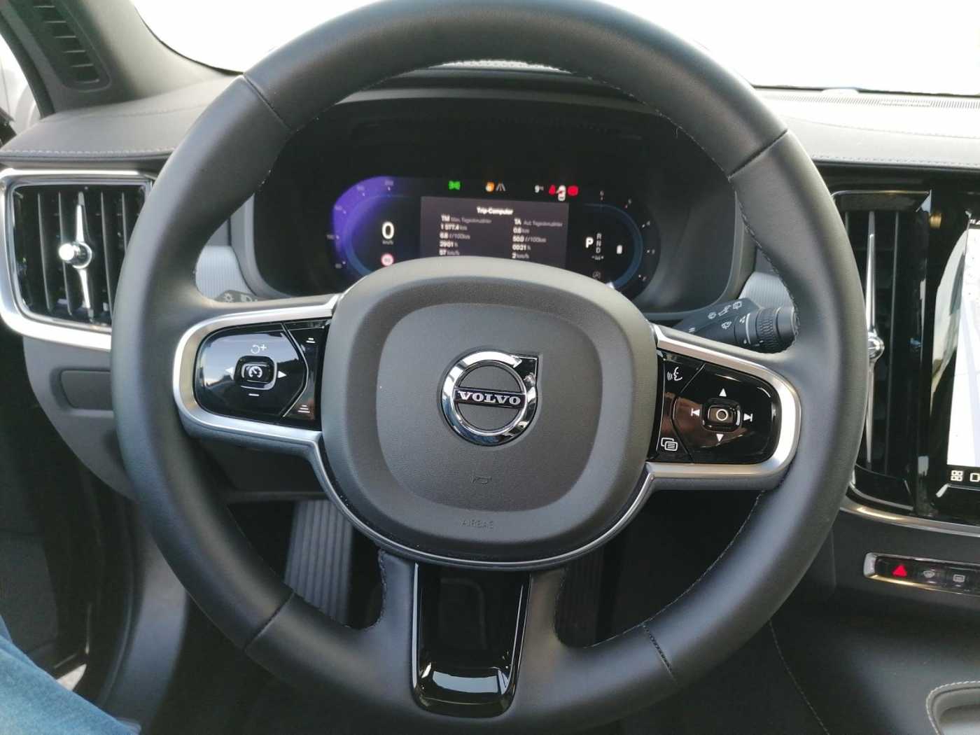 Volvo  Plus Dark