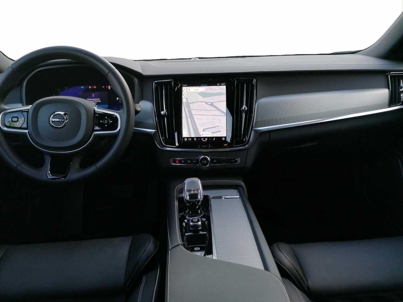 Volvo  Plus Dark