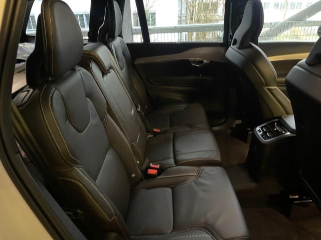 Volvo  Ultimate Dark Hybrid