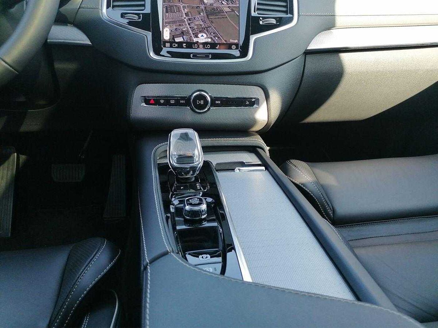 Volvo  Ultra Dark Recharge Hybrid