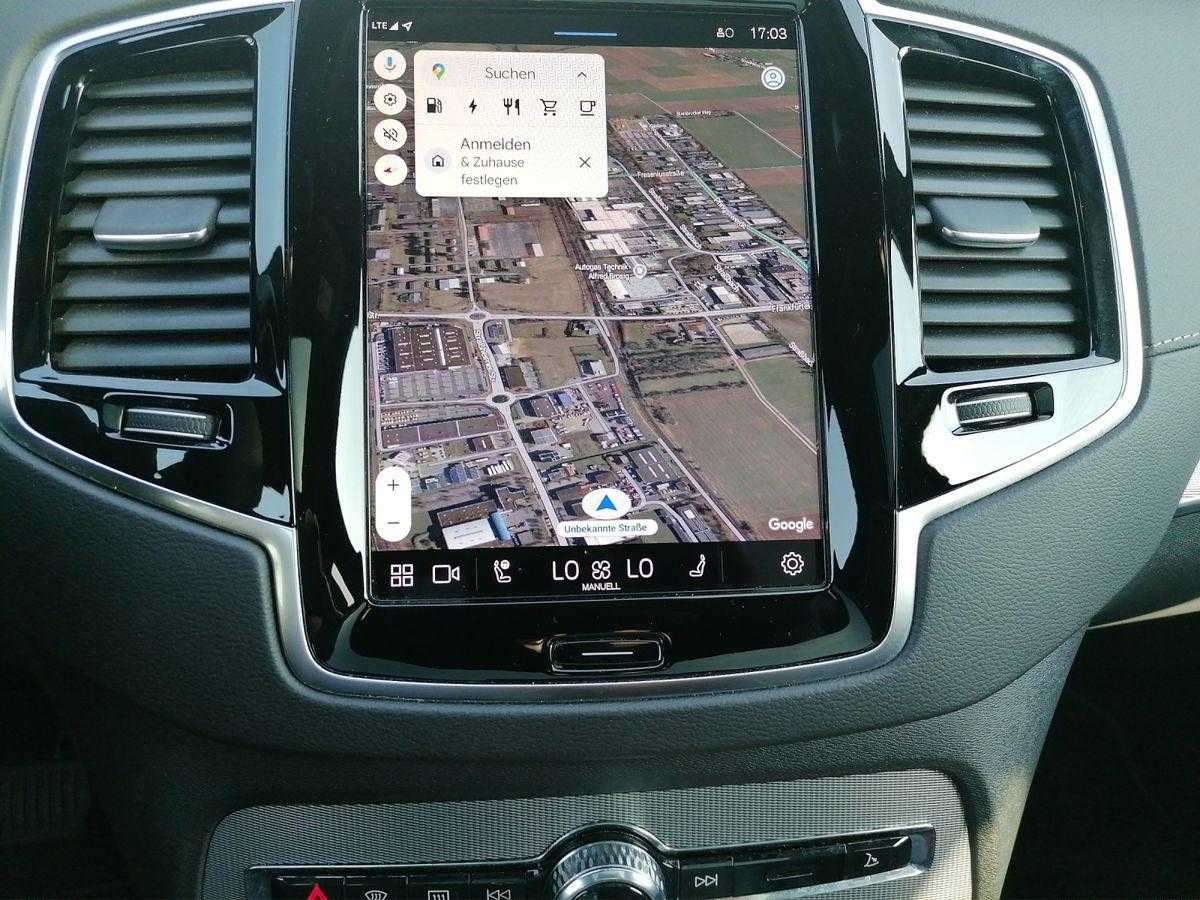 Volvo  Ultra Dark Recharge Hybrid