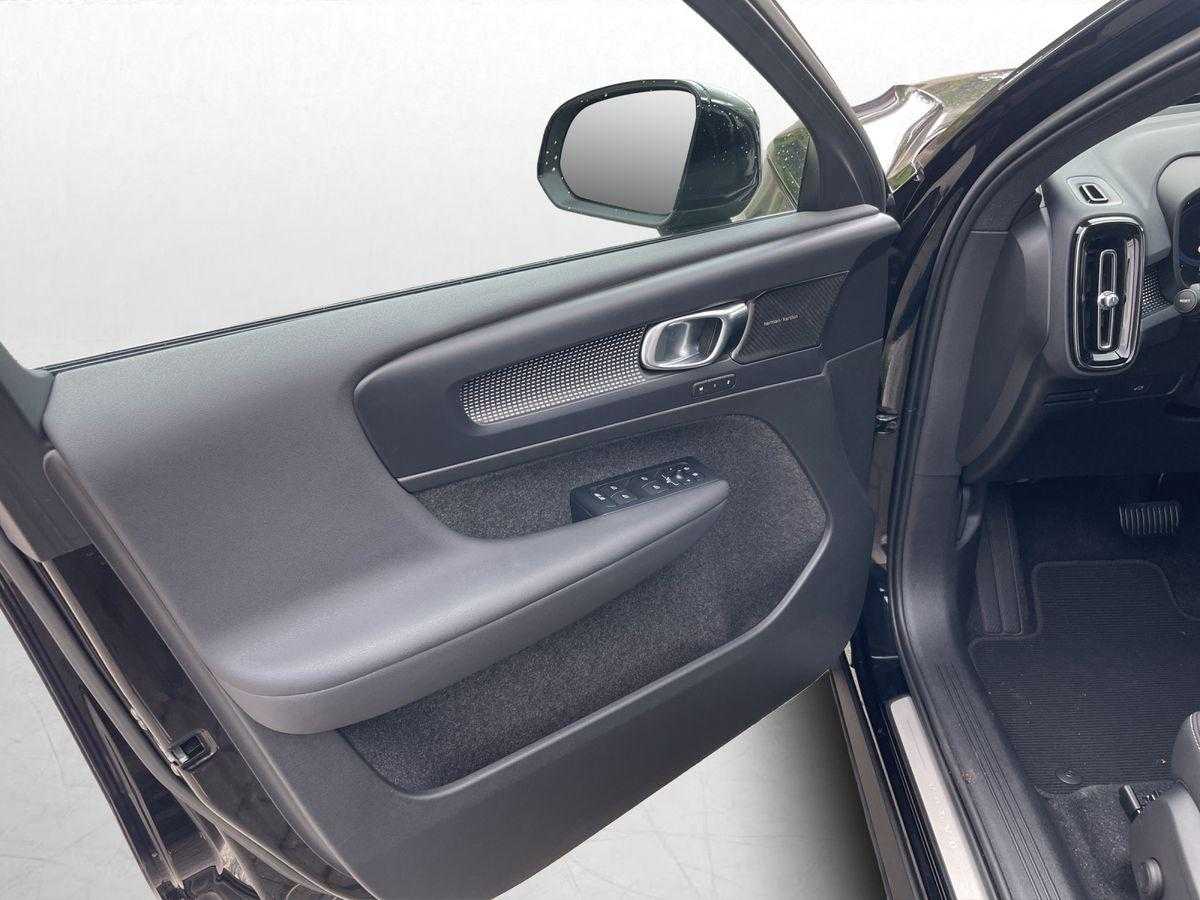 Volvo  Plus Dark 2WD