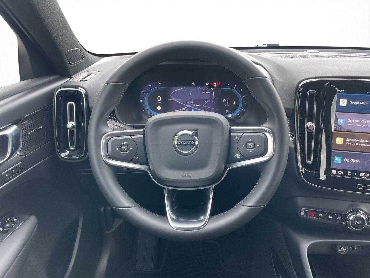 Volvo  Plus Dark 2WD