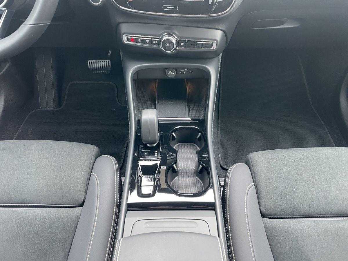 Volvo  Plus Dark 2WD