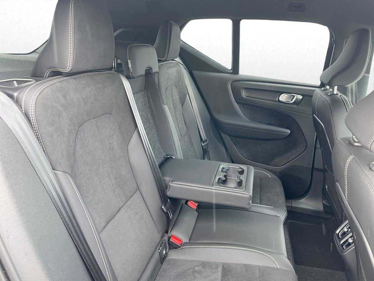 Volvo  Plus Dark 2WD
