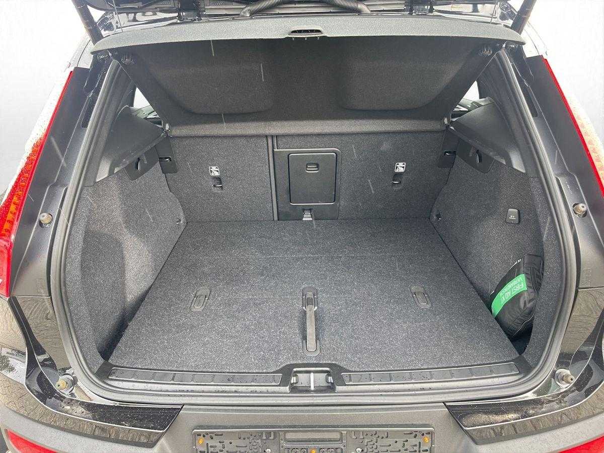 Volvo  Plus Dark 2WD