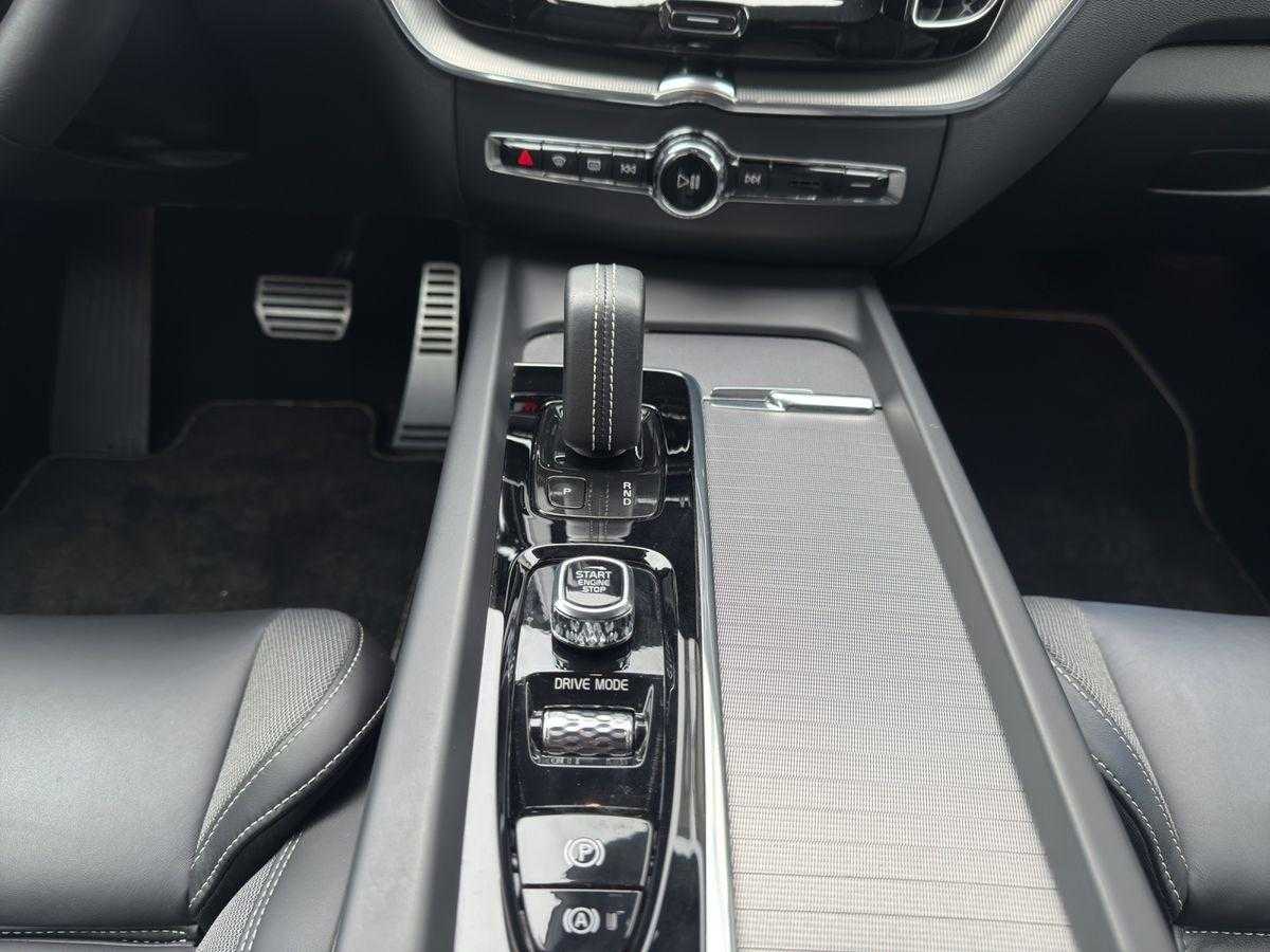 Volvo  R Design 2WD