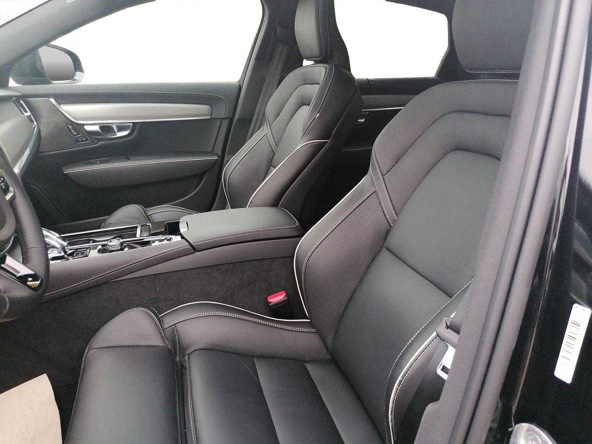 Volvo  Plus Dark Recharge Plug-In Hybrid