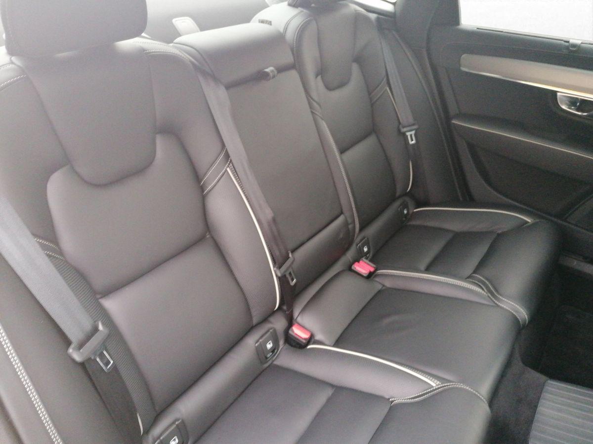 Volvo  Plus Dark Recharge Plug-In Hybrid
