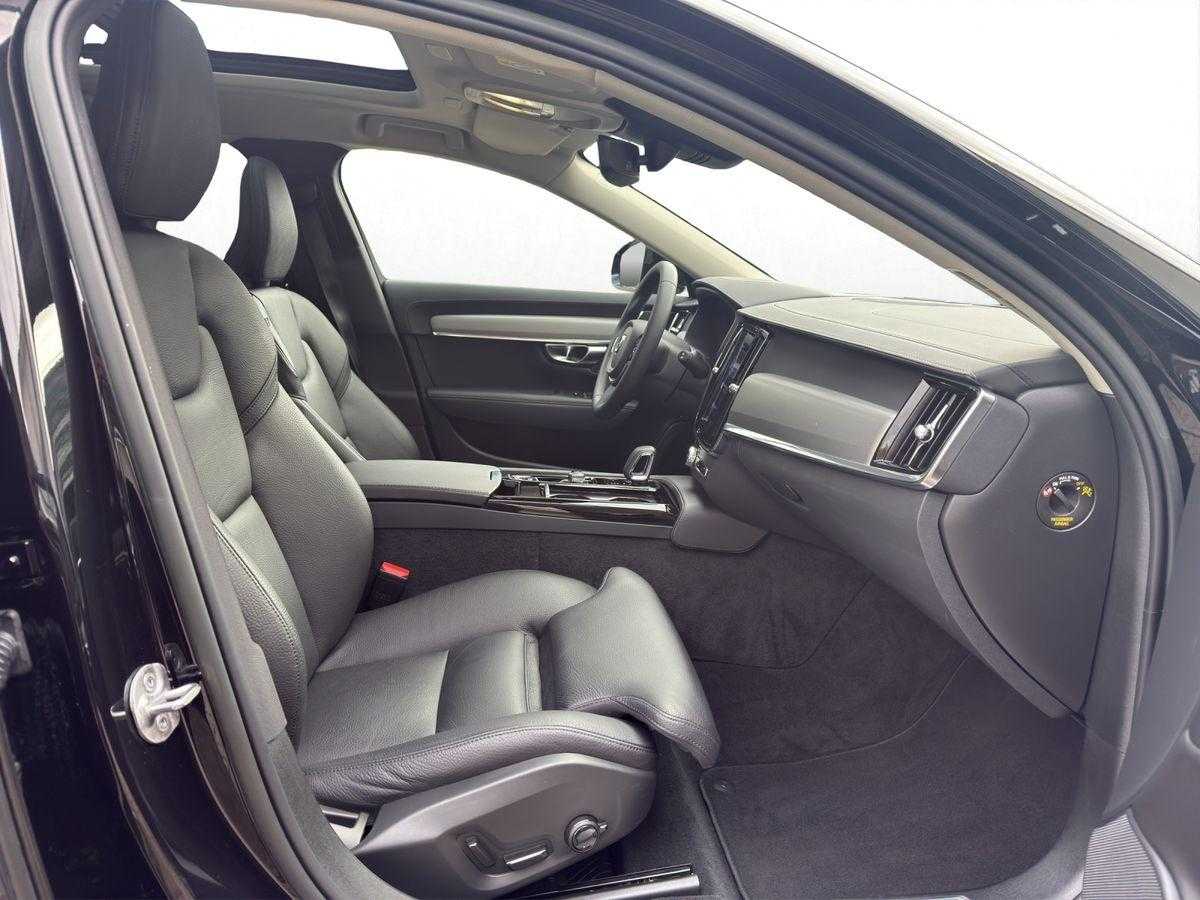 Volvo  Ultimate Dark AWD