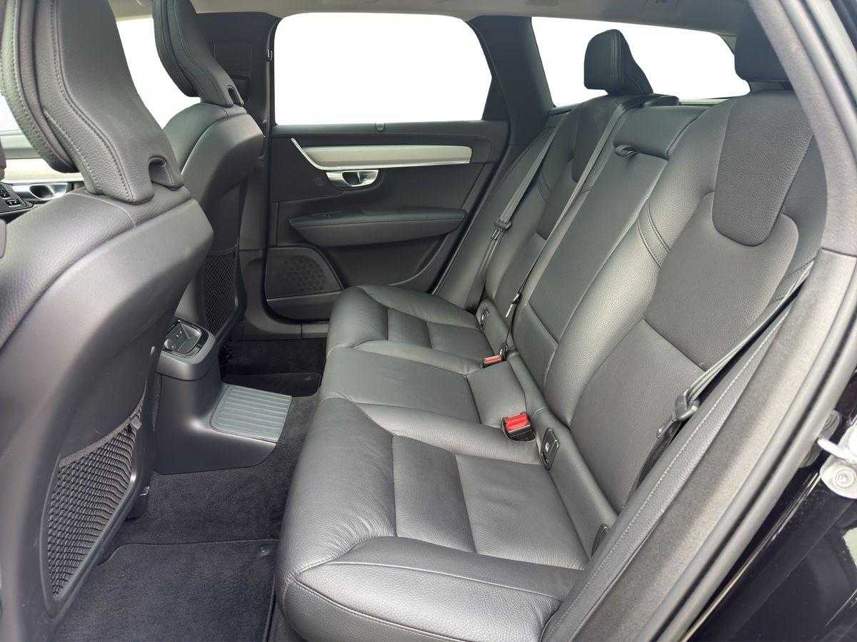 Volvo  Ultimate Dark AWD