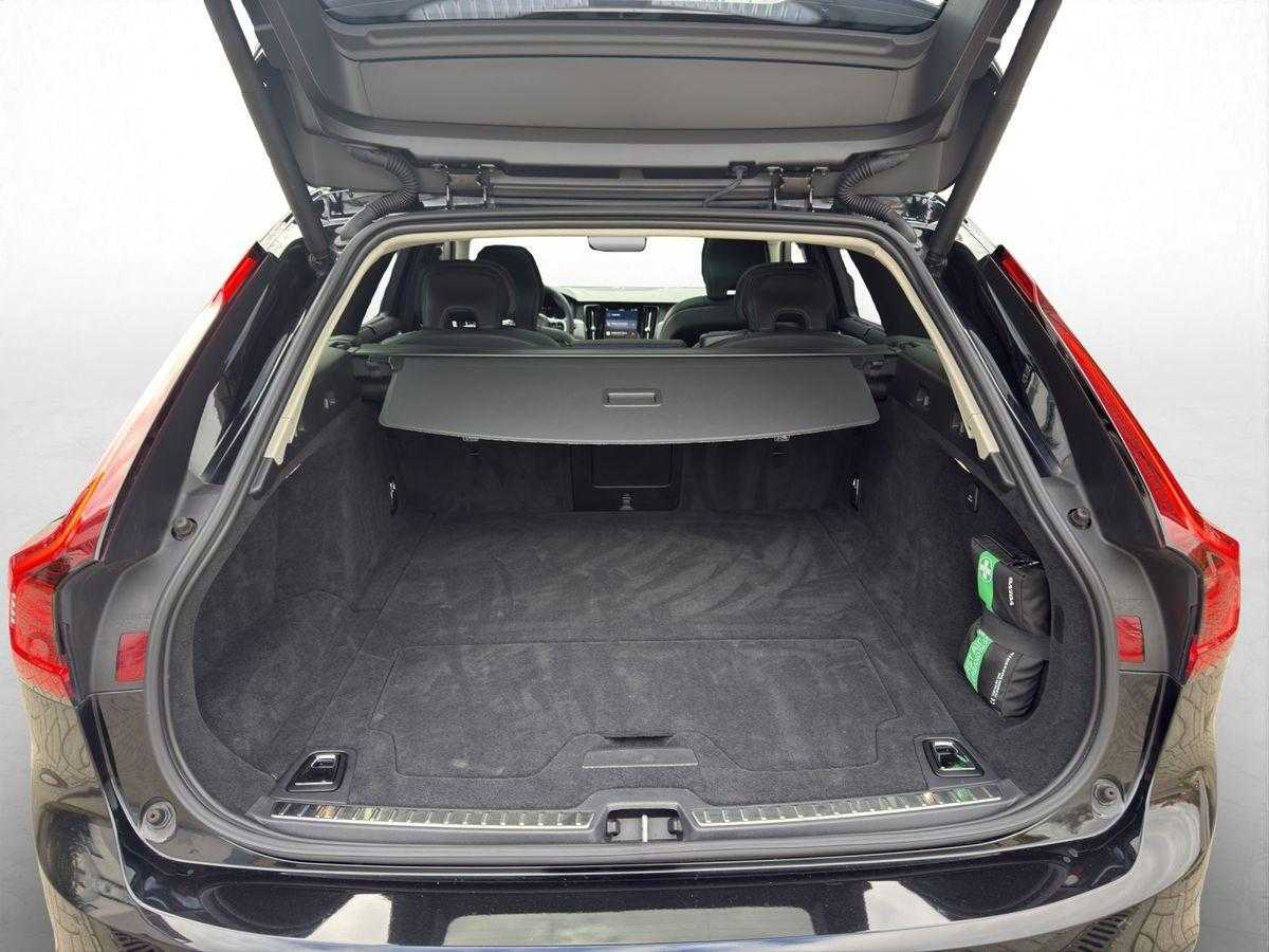 Volvo  Ultimate Dark AWD