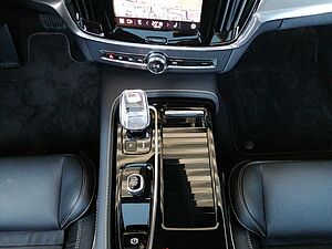 Volvo  V90