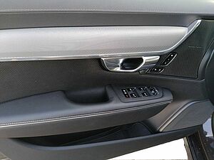 Volvo  Plus Dark
