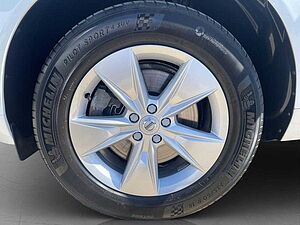 Volvo  Momentum Pro 2WD
