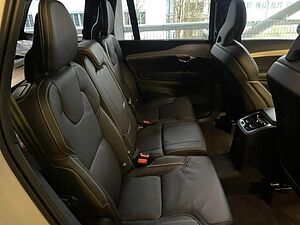 Volvo  Ultimate Dark Hybrid