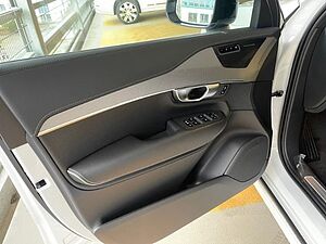 Volvo  Ultimate Dark Hybrid