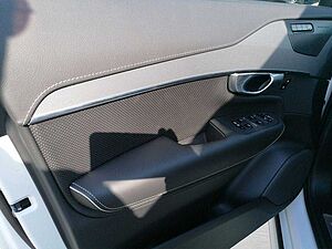 Volvo  Ultra Dark Recharge Hybrid