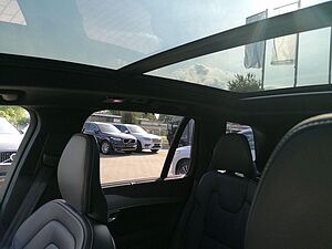Volvo  Ultra Dark Recharge Hybrid