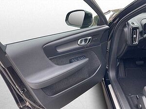 Volvo  Plus Dark 2WD