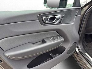 Volvo  R Design 2WD
