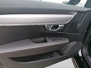 Volvo  Plus Dark Recharge Plug-In Hybrid
