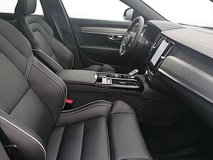 Volvo  Plus Dark Recharge Plug-In Hybrid