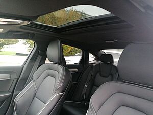 Volvo  Plus Dark Recharge Plug-In Hybrid