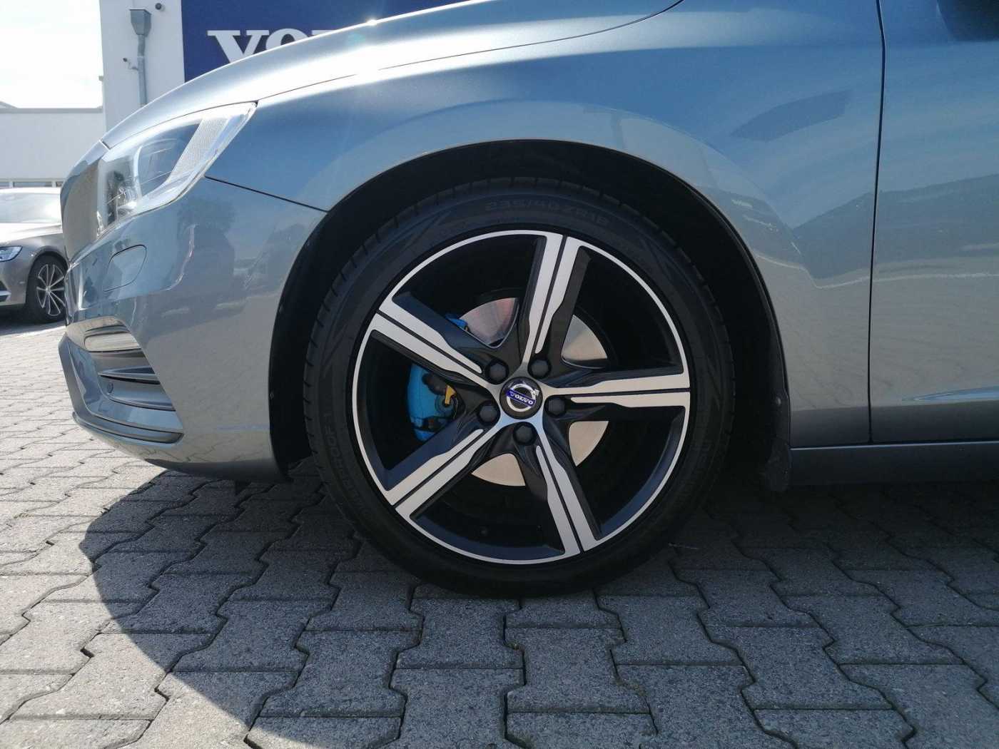 Volvo  Momentum