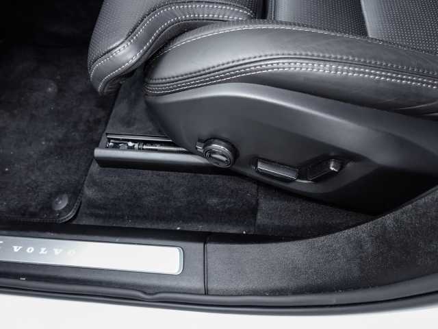 Volvo  Plus Bright AWD B5 Diesel EU6d 7-Sitzer Allrad AD StandHZG digitales Cockpit