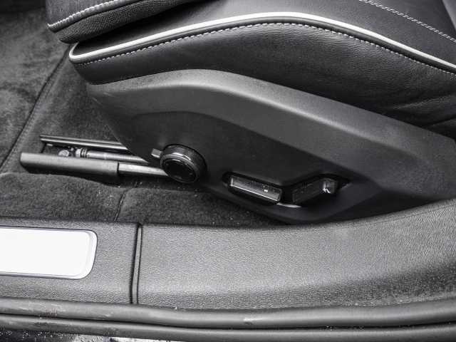 Volvo  Ultimate Dark Recharge Plug-In Hybrid AWD T8 Twin Engine EU6d HUD AD StandHZG Le