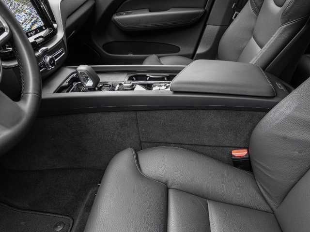 Volvo  Ultra Dark Recharge Plug-In Hybrid AWD T8 Twin Engine EU6d HUD StandHZG digitale