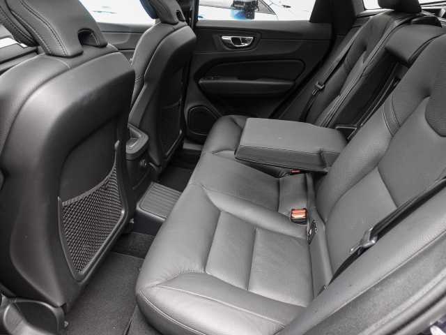 Volvo  Ultra Dark Recharge Plug-In Hybrid AWD T8 Twin Engine EU6d HUD StandHZG digitale