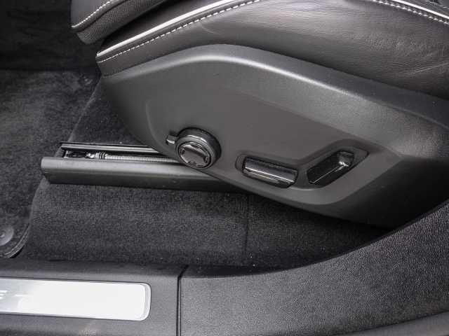 Volvo  Plus Bright Recharge Plug-In Hybrid AWD T8 Twin Engine EU6d 7-Sitzer StandHZG di