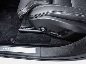 Volvo  Plus Bright AWD B5 Diesel EU6d 7-Sitzer Allrad AD StandHZG digitales Cockpit